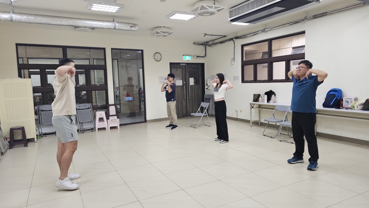 113/10/29銀髮族全身伸展