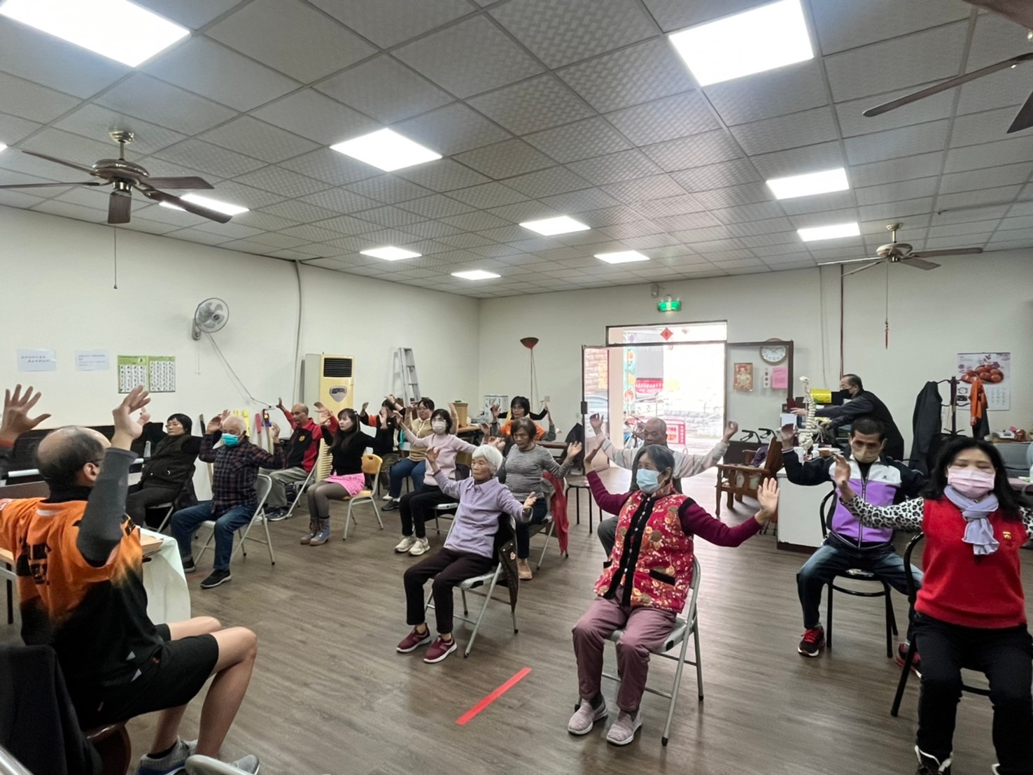 113/12/25肌力人生-防跌x健走杖