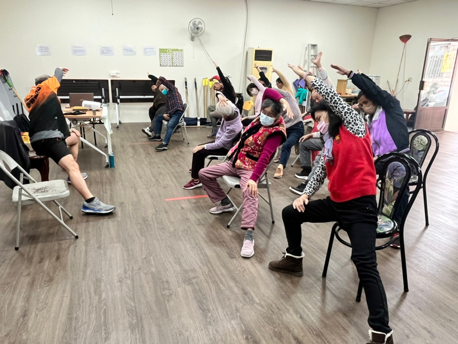 113/12/25肌力人生-防跌x健走杖
