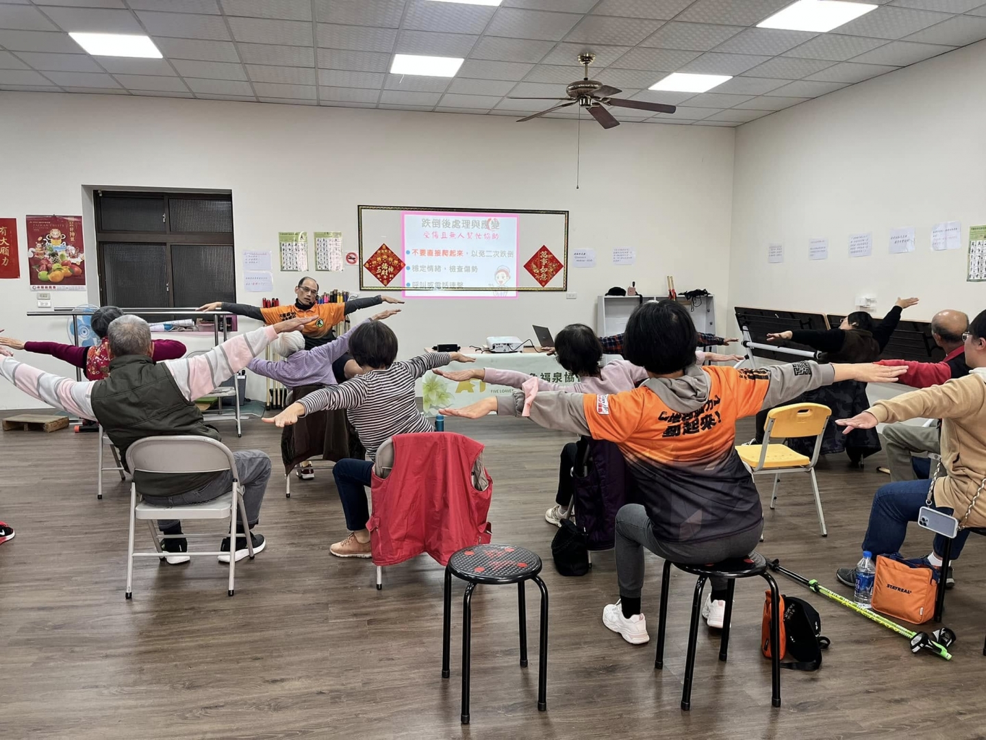 113/12/25肌力人生-防跌x健走杖