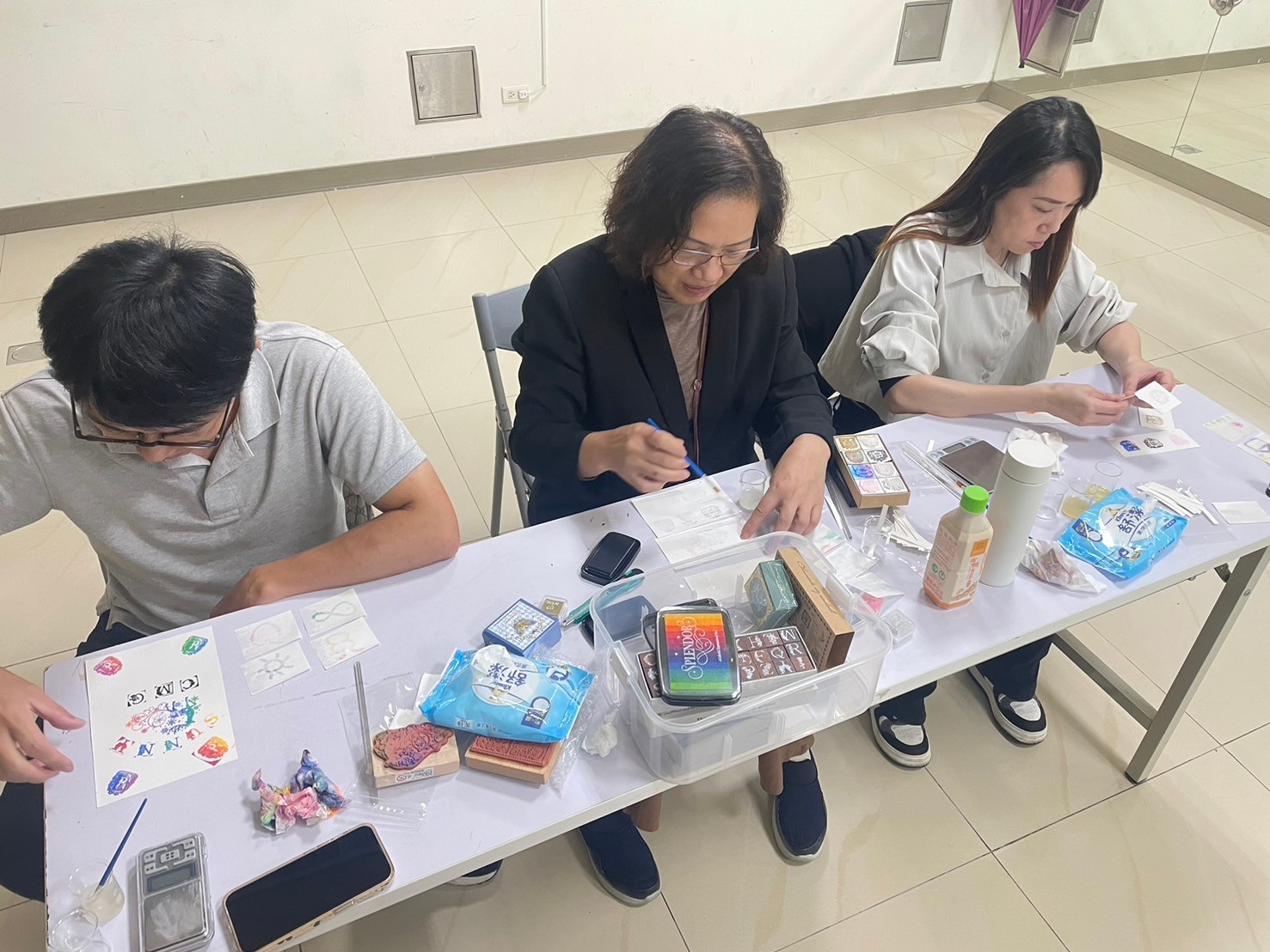 113/11/20水精靈的清潔魔法消失在水中的紙肥皂